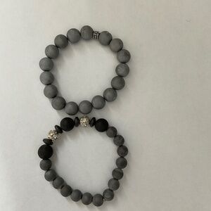 Set of 2 silver bracelets